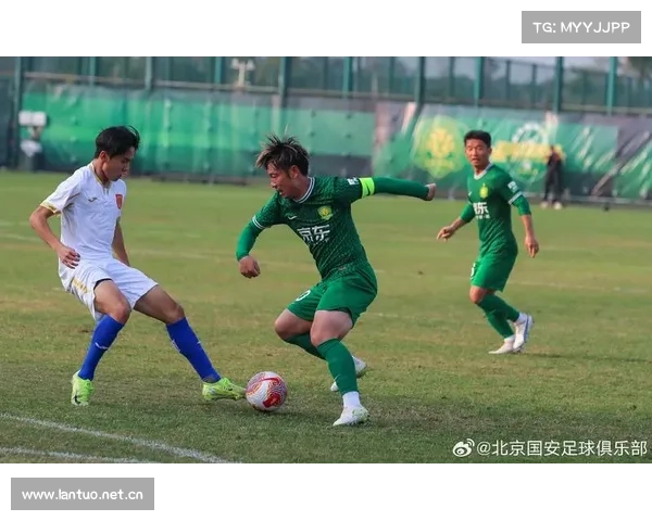 李明之子李嗣镕随津门虎训练 热身赛对阵国安引发关注 李明之子李嗣镕随津门虎训练 热身赛对阵国安引发关注